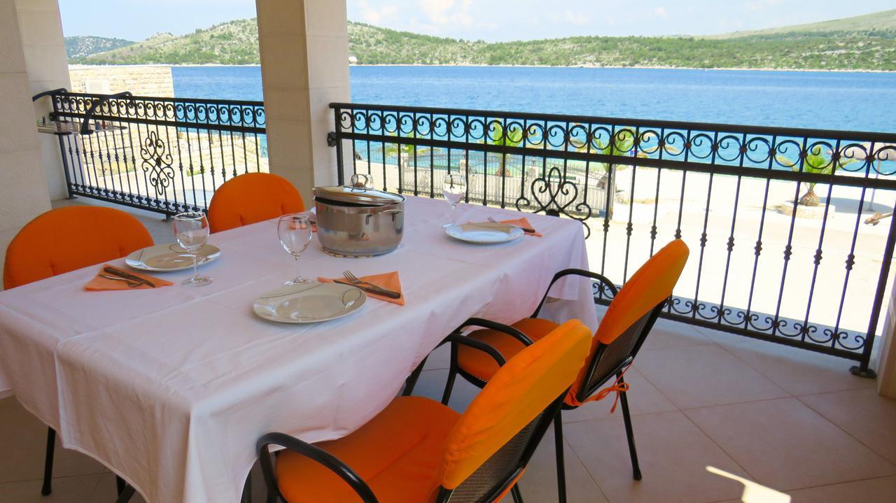 Apartments Villa Ante Grebastica Exterior photo